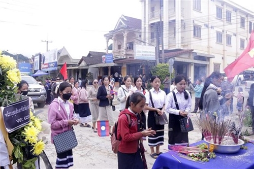 Vietnamese community in Laos’ Oudomxay province pays tribute to heroic martyrs