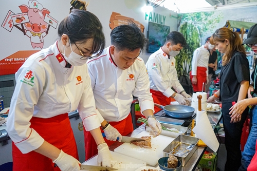 HCM City bread festival attracts thousands of visitors