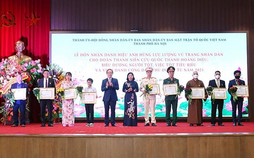 70 individuals in Hanoi awarded title “Good person, good deed”