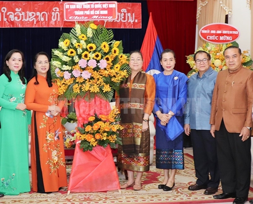Chairwoman of the HCMC’s Vietnam Fatherland Front Committee extends New Year greetings to Laos, Cambodia, Thailand