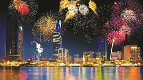 Two firework performances held in HCMC to mark National Reunification Day