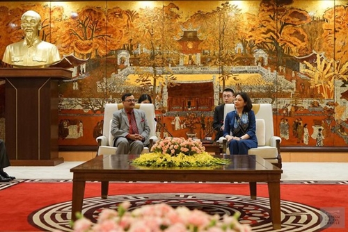 Vice chairwoman of Hanoi People s Committee receives deputy chief of the mission from the Embassy of India in Vietnam