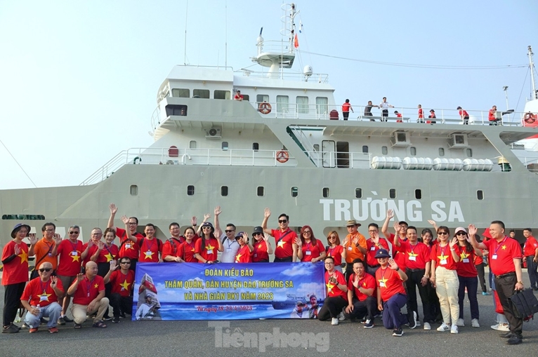 Contest to learn about homeland s sea and islands held during trip to Truong Sa