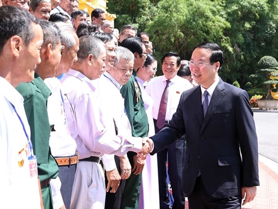 State leader hails dedications by Vinh Long revolution contributors