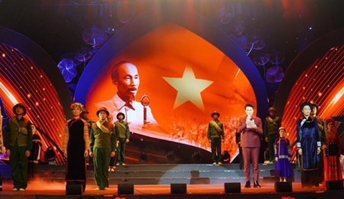Art program held to honour President Ho Chi Minh