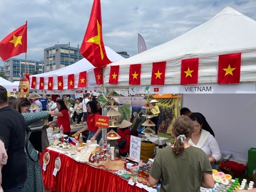 Vietnamese cuisine makes strong impression at Festival of Embassies Food and Culture 2023
