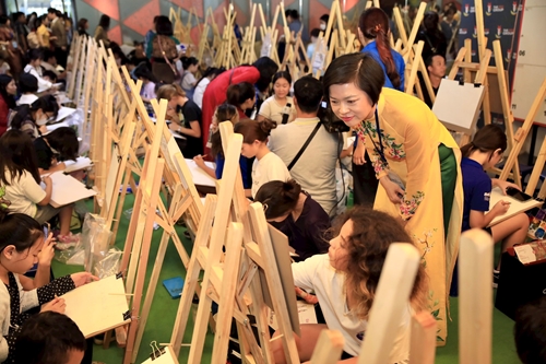 Painting contest on Hanoi – City for Peace launched for Vietnamese and foreign children