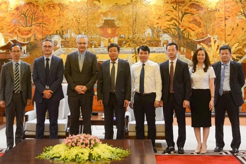 Hanoi hopes French Ambassador will continue to act as bridge to promote bilateral cooperation
