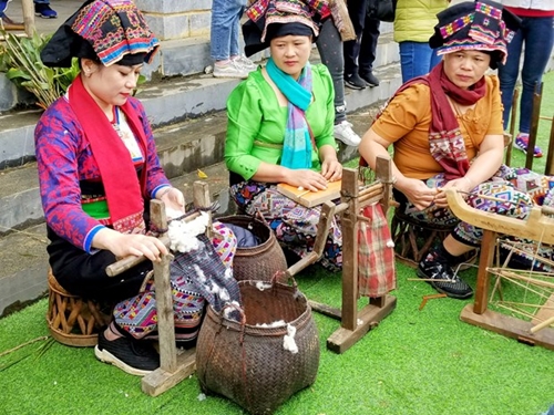 Experiencing traditional culture at Vietnam National Village for Ethnic Culture and Tourism