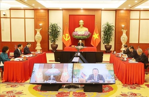 Party chief Nguyen Phu Trong holds phone talks with Cambodia s CPP President, PM Hun Sen