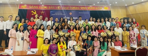 60 overseas Vietnamese teachers join in training course in Hanoi