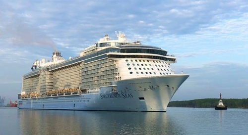 Tens of thousands of international tourists arrive in Vietnam by cruises