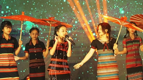 Over 200 children participate in cultural festival of ethnic children in the Central region