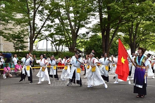 Vietnamese dance performance in Japan