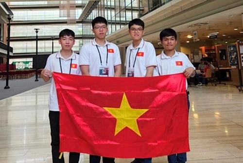 All four Vietnamese students win medals at Int’l Olympiad in Informatics