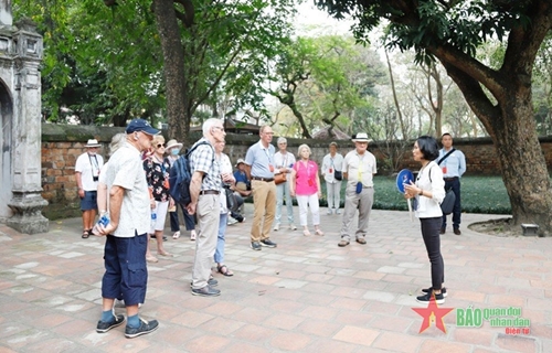 Hanoi welcomes about 640,000 tourists on National Day holiday