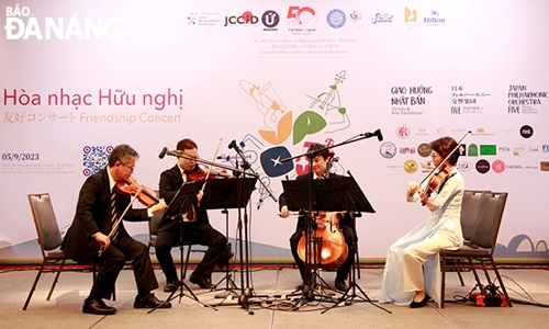 Japanese artists play free concerts in central localities in Vietnam