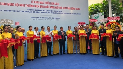 Books on Vietnamese leaders opens in Ho Chi Minh City