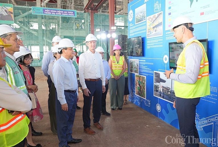 LEGO Group recruits thousands of workers for Binh Duong factory