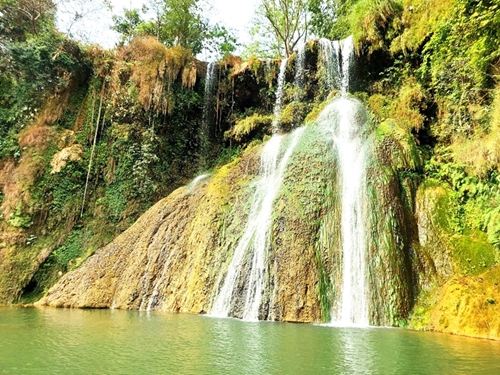 Dai Yem Waterfalls in Moc Chau