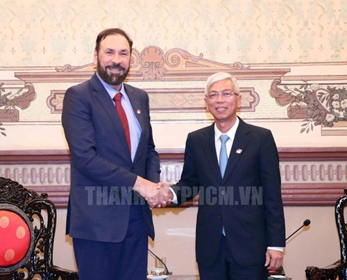 Ho Chi Minh City promotes trade and investment cooperation with Canadian province