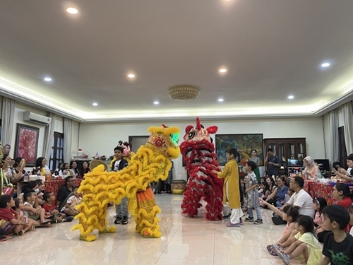 Warm Mid-Autumn Festival held for Vietnamese children in Malaysia