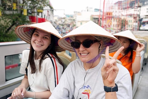 Foreign tourists to Hanoi reach 3,2 million, surpassing this year s target of 3 million
