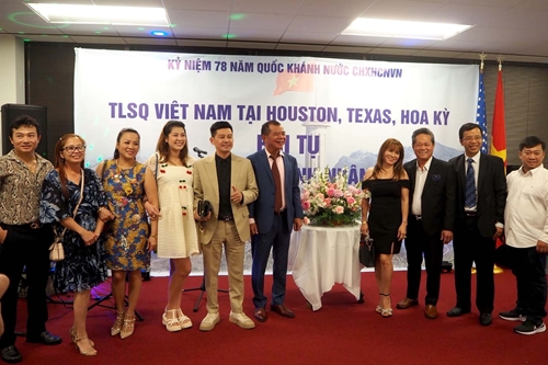 Consulate General of Vietnam in Houston meets overseas Vietnamese people and entrepreneurs