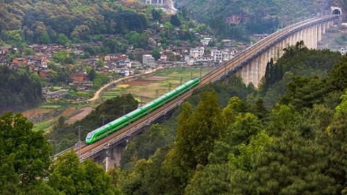 China-Vietnam, China-Laos int l cold-chain freight trains begin operation