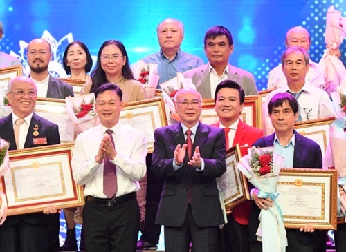 HCMC awards 116 works on studying and following President Ho Chi Minh’s example
