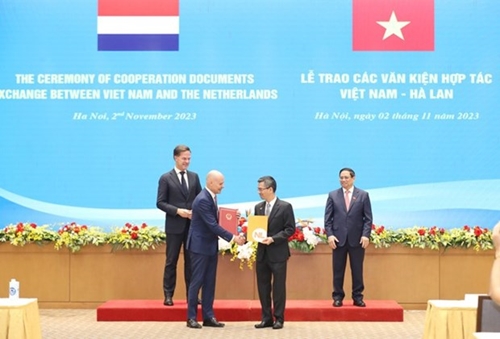 Vietnam, Netherlands exchange MoU on customs cooperation