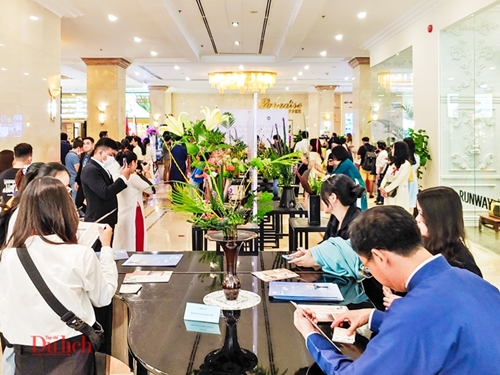 Ho Chi Minh City hosts exhibition on Ikebana flower arrangement