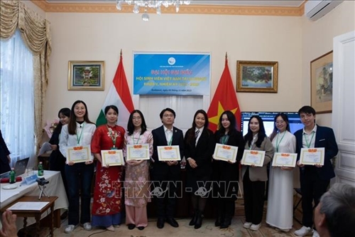 Vietnamese students in Hungary encouraged promoting Vietnamese images and culture
