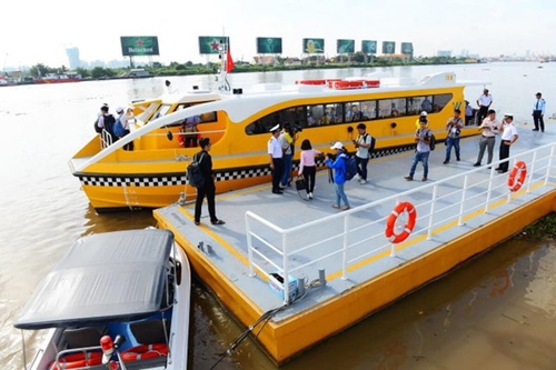 HCM City promotes activities for waterway tourism
