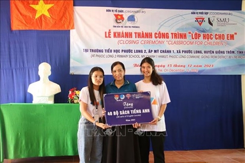 Vietnam-Singapore volunteer project gives Ben Tre primary school facelift