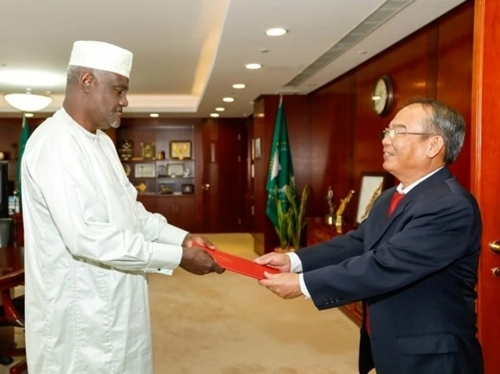 Vietnamese Ambassador presents letter of credentials to Chairman of African Union Commission