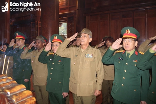Cuban Ministry of Revolutionary Armed Forces delegation visit Kim Lien Special National Monument