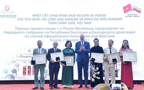 Six Vietnamese people honored National Assembly of Bulgaria