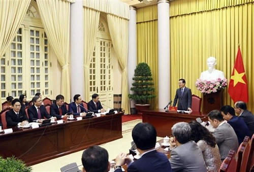 President presents appointment decisions to ambassadors, heads of representative agencies abroad