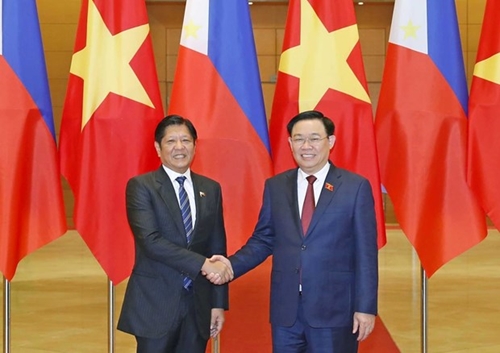 Top legislator meets with President of Philippines in Hanoi