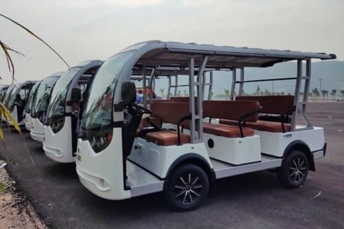 HCM City to pilot 200 electric vehicles to serve tourists