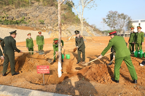 Son La Police launch tree planting festival 2024