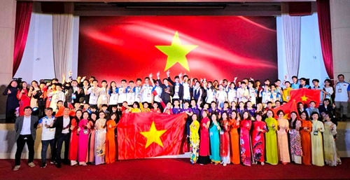 Seventy-two Vietnamese students win medals at int’l mathematics contest