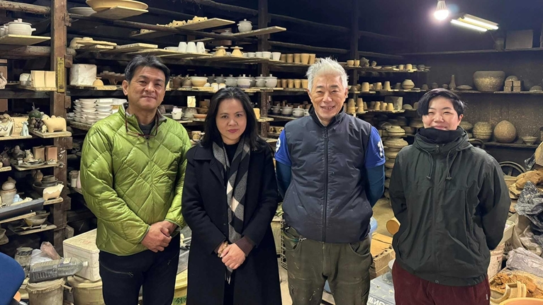 Japan helps train ceramic makers from Bac Ninh province ’s Phu Lang village