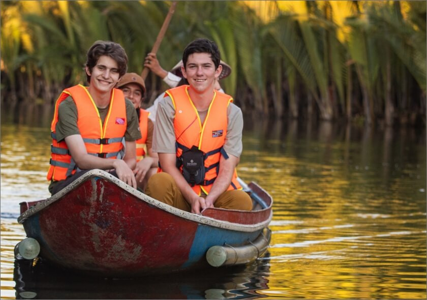 Vietnam Among Top 10 Destinations For Graduation In 2024   Students In Boat Vietnam 1324 