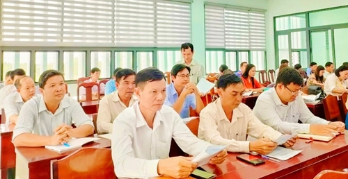 Promoting studying and following the example of Uncle Ho and Uncle Ton in Chau Phu district