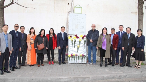 Vietnamese Embassy commemorates Algerian journalists dying in accident in S-shaped country