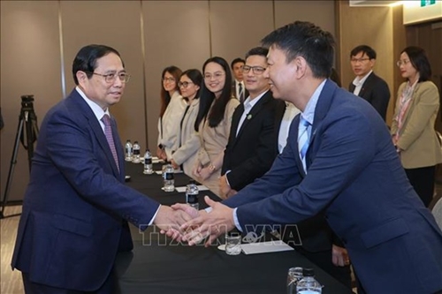 PM meets Vietnamese scientists, NZ business circle in New Zealand