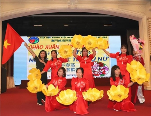 Vietnamese in Macau meet in early Lunar New Year of Dragon