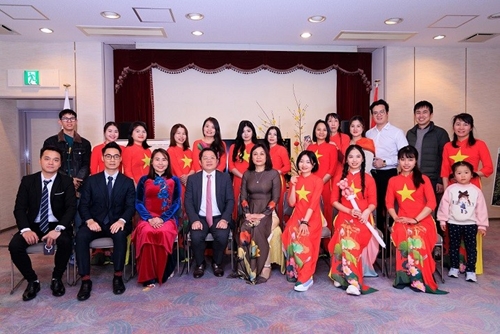 Ao Dai presented to Vietnamese women in Japan’s Kansai